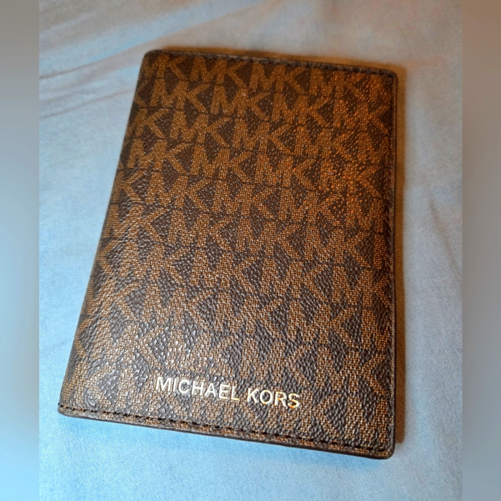 EUC Michael Kors Brown Monogram Wallet
